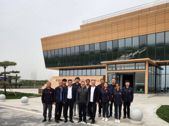 集团公司向导深入施工一线检查事情，，，，，，加入平原树模区组织召开的工程项目座谈会